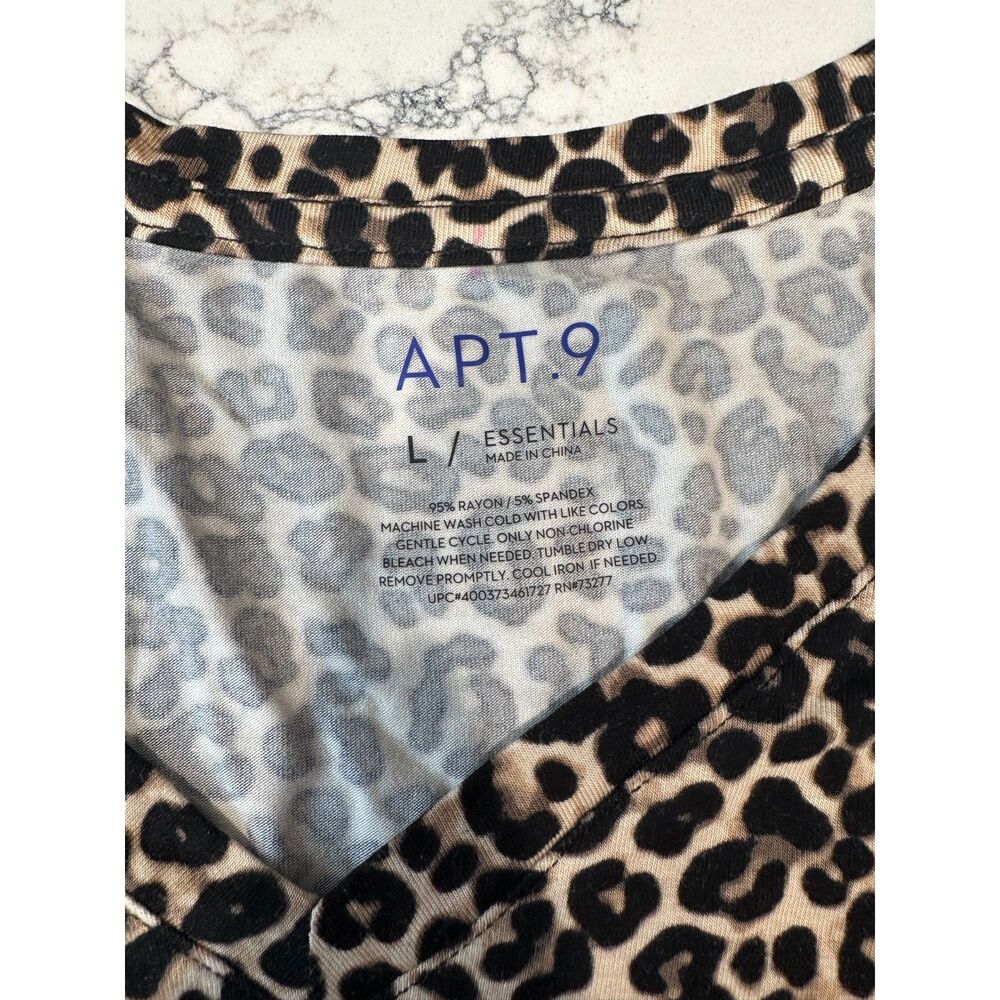 NWT Apt. 9 Essential Short Sleeve V-Neck T-Shirt Cheetah Size Large - Picture 6 of 6